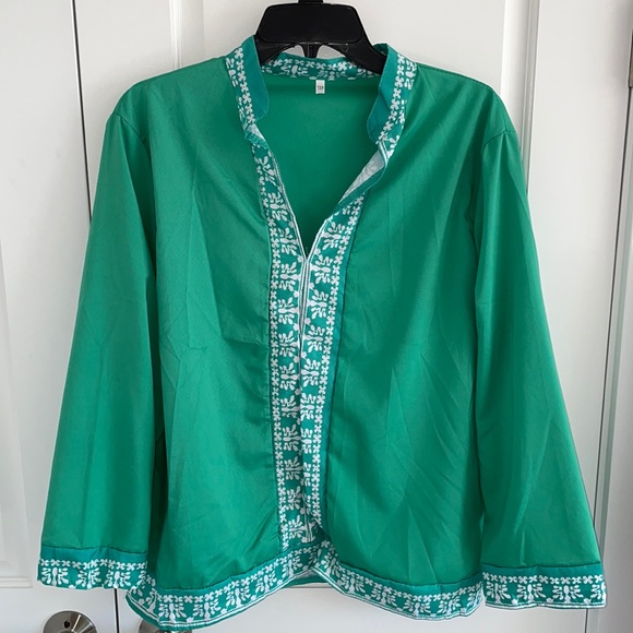 Green Top - Picture 2 of 6